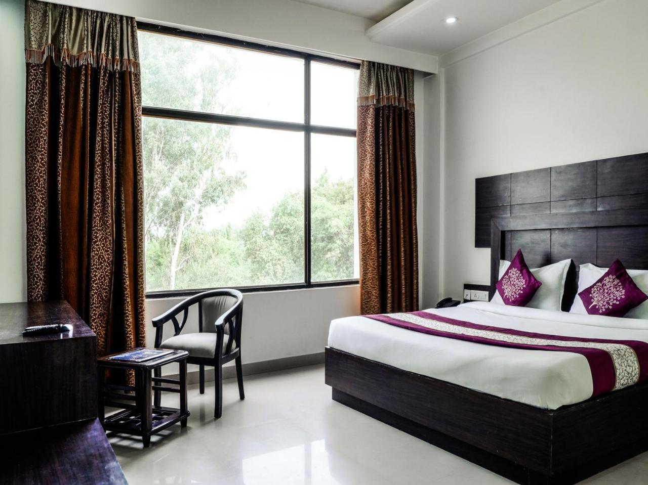 Madhu Resort Agra  Exteriör bild